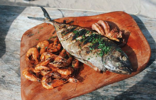 Além de carnes, o restaurante Ascua também tem pratos com peixes,camarão e frutos do mar assados na brasa